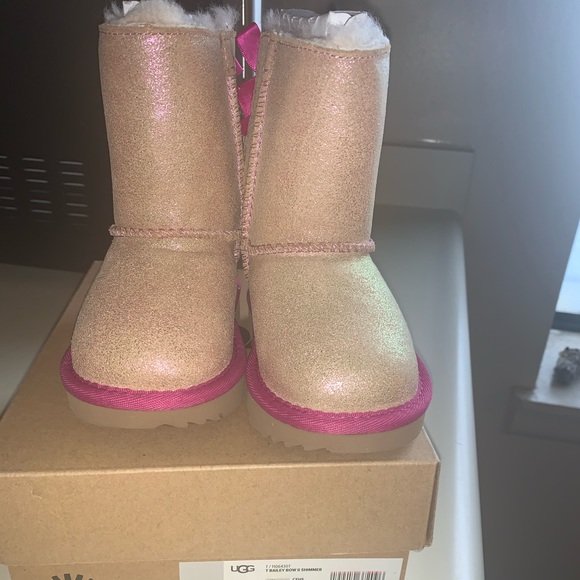Ugg toddler 7 - Picture 1 of 5